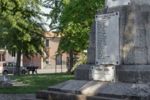 monumento ai caduti,ficarolo,bruno levi,auschwitz